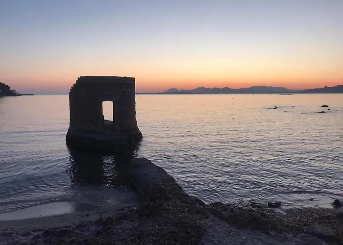 Cozy 1 Bedroom Juan-les-pins - Walk To Beaches, Restaurants, Old Town * Antibes