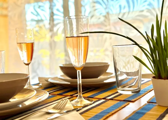 Cozy 1 Bedroom Juan-les-pins - Walk To Beaches, Restaurants, Old Town * Antibes